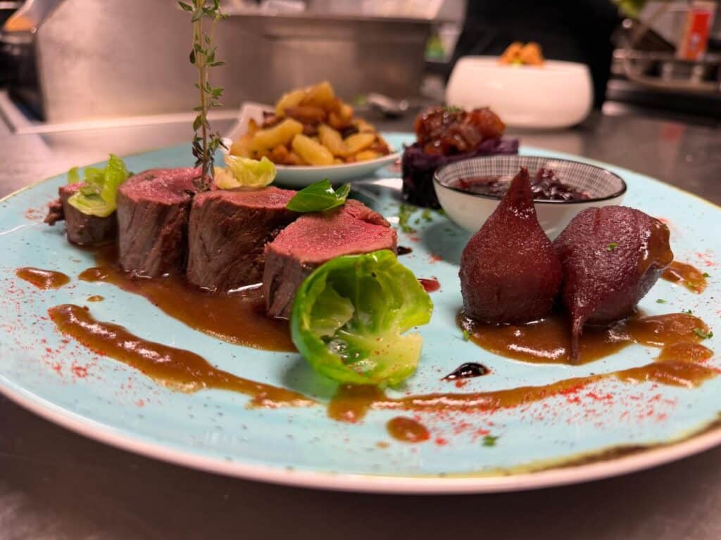 Entrecôte de chevreuil et sa garniture de chasse