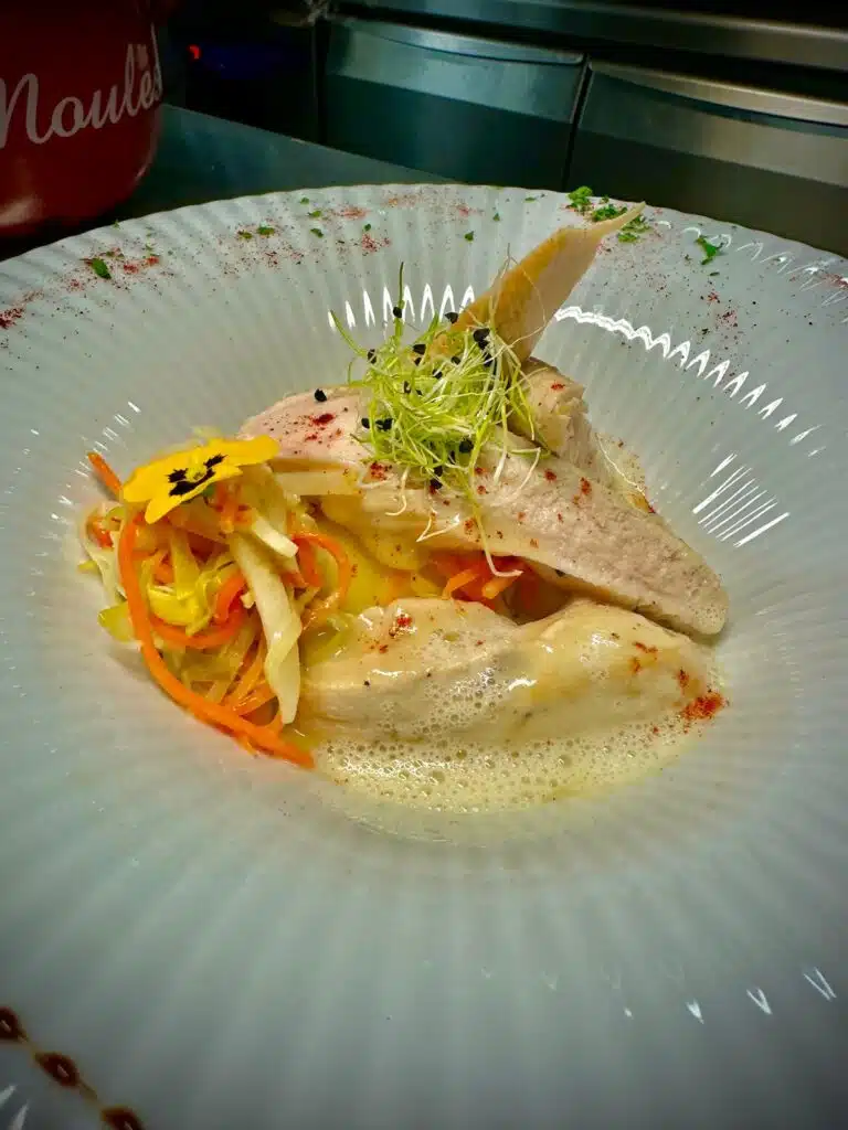 Filet de poisson, légumes en julienne et sa sauce